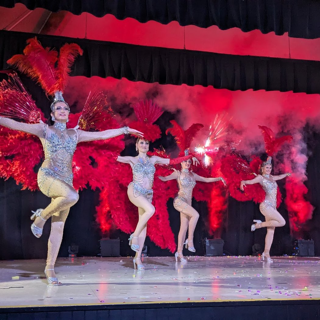 Cabaret Pierre de Lune (troupe itinérante) 3